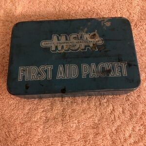 Vintage MSA Safety Equipment Headquarters #2 First Aid Packet Tin #5A17 Complete